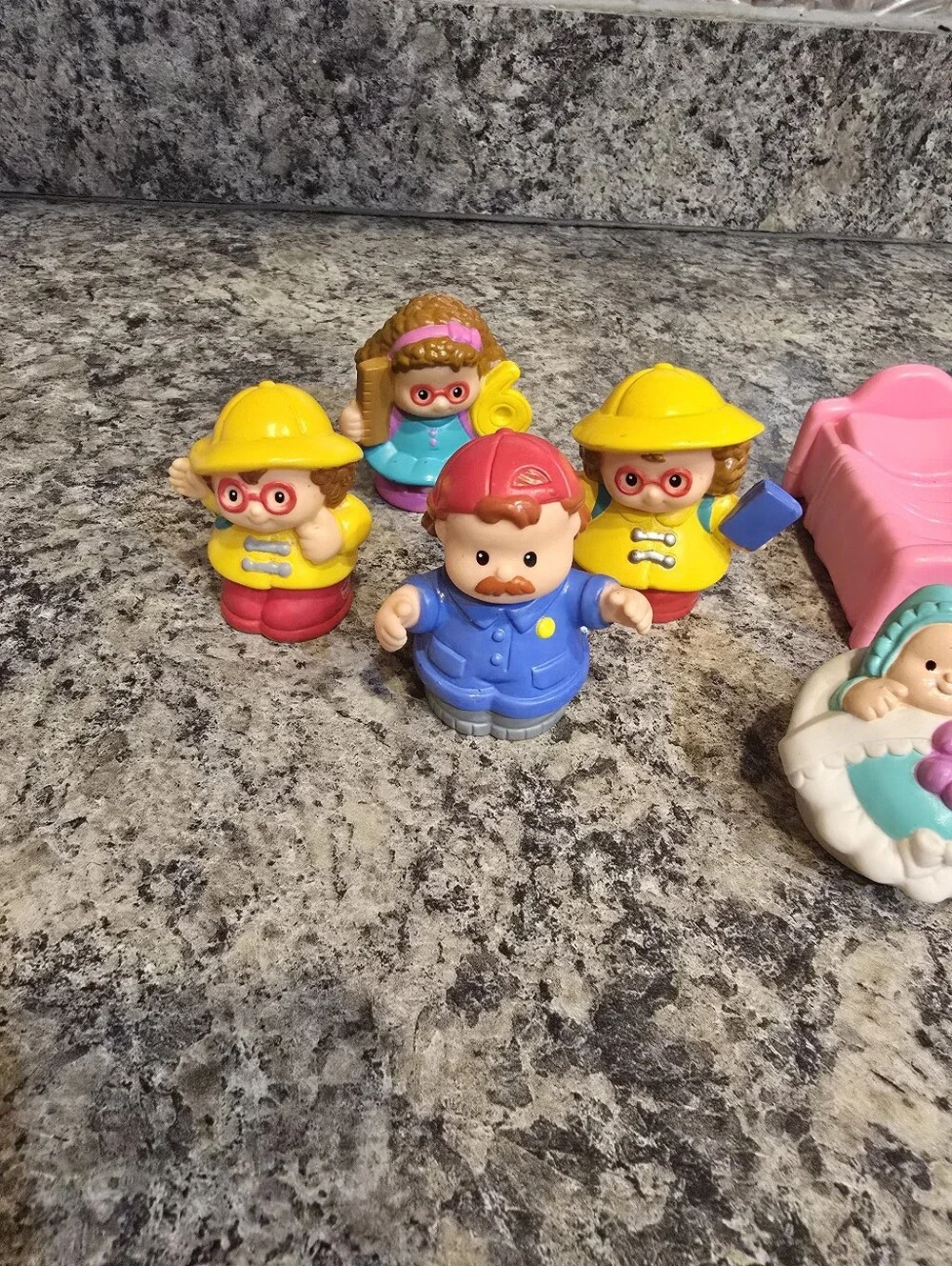 11 Fisher Price Little People Lot + Extra (Maggie/Babies/Moms/Mechanic)